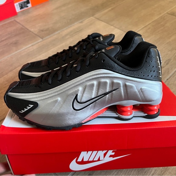 Nike Shox R4 - Picture 3 of 8